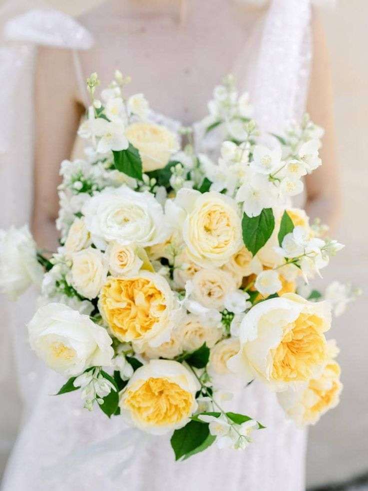 Bride holding a cream and butter yellow David Austin garden rose bouquet