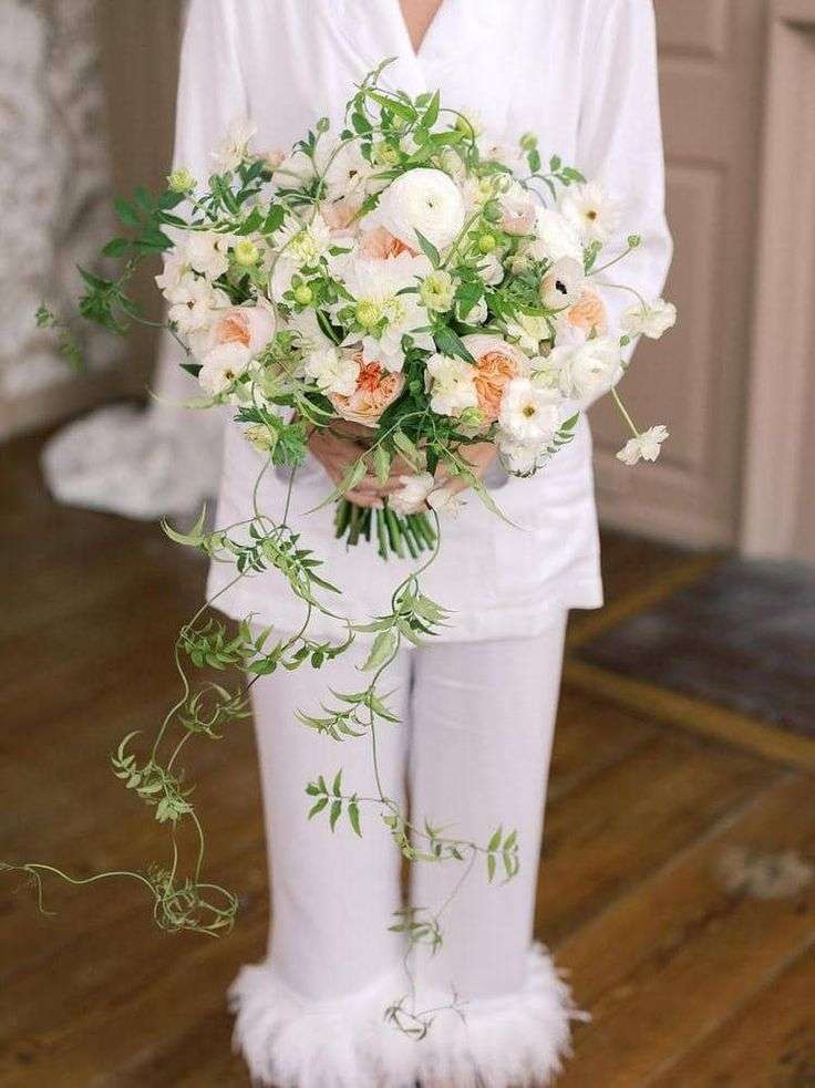 Neutral autumn bouquet of peach garden roses, ranunculus and trailing jasmine vine